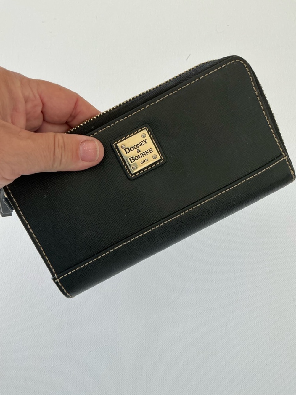 Dooney & Bourke Black Leather Zip Around Wallet Red Interior Logo Plaque - Picture 11 of 12